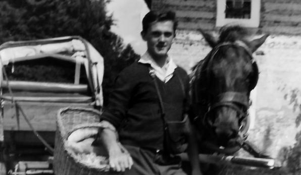 1962: Erwin Reichl, 17 Jahre alt, beim Brotausliefern mit 1 PS.