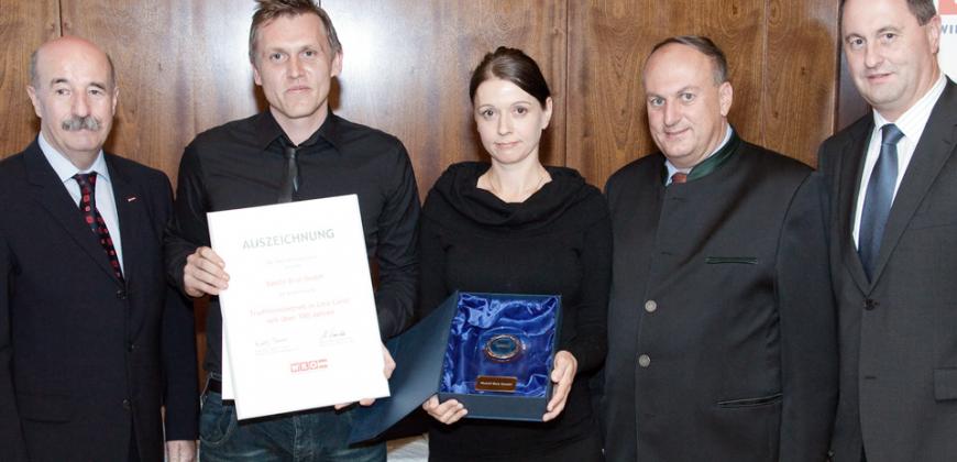 Überreichung der Urkunde als Traditionsbetrieb